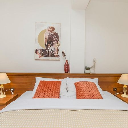 House Hotel Plava Laguna Tisno Exterior photo