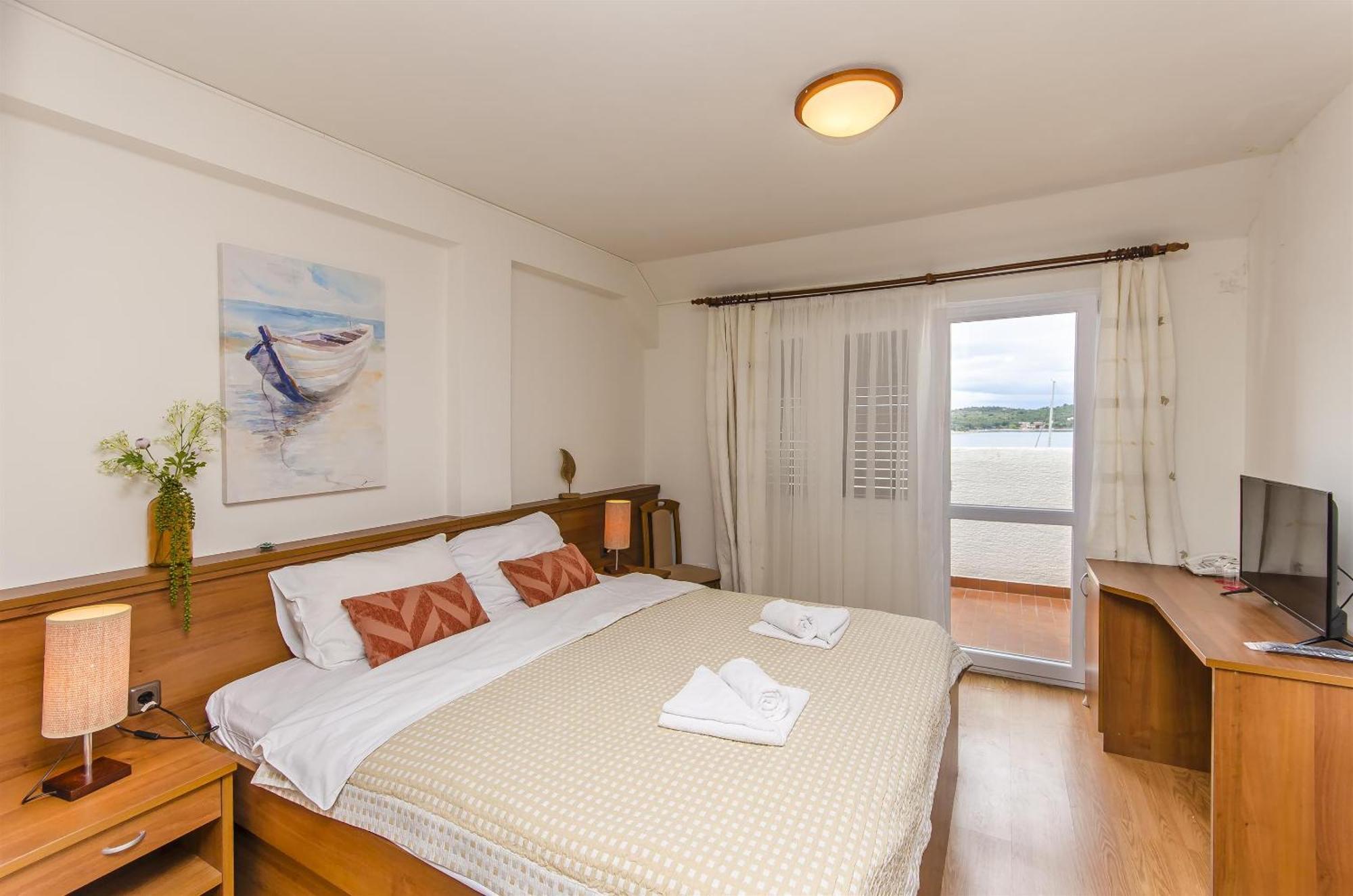 House Hotel Plava Laguna Tisno Exterior photo