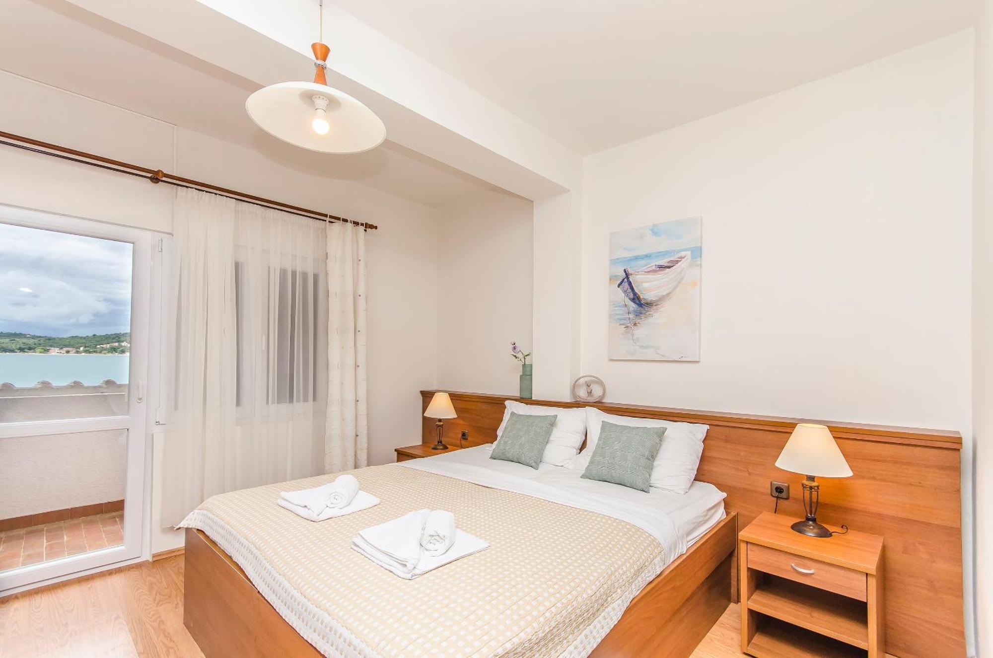 House Hotel Plava Laguna Tisno Exterior photo