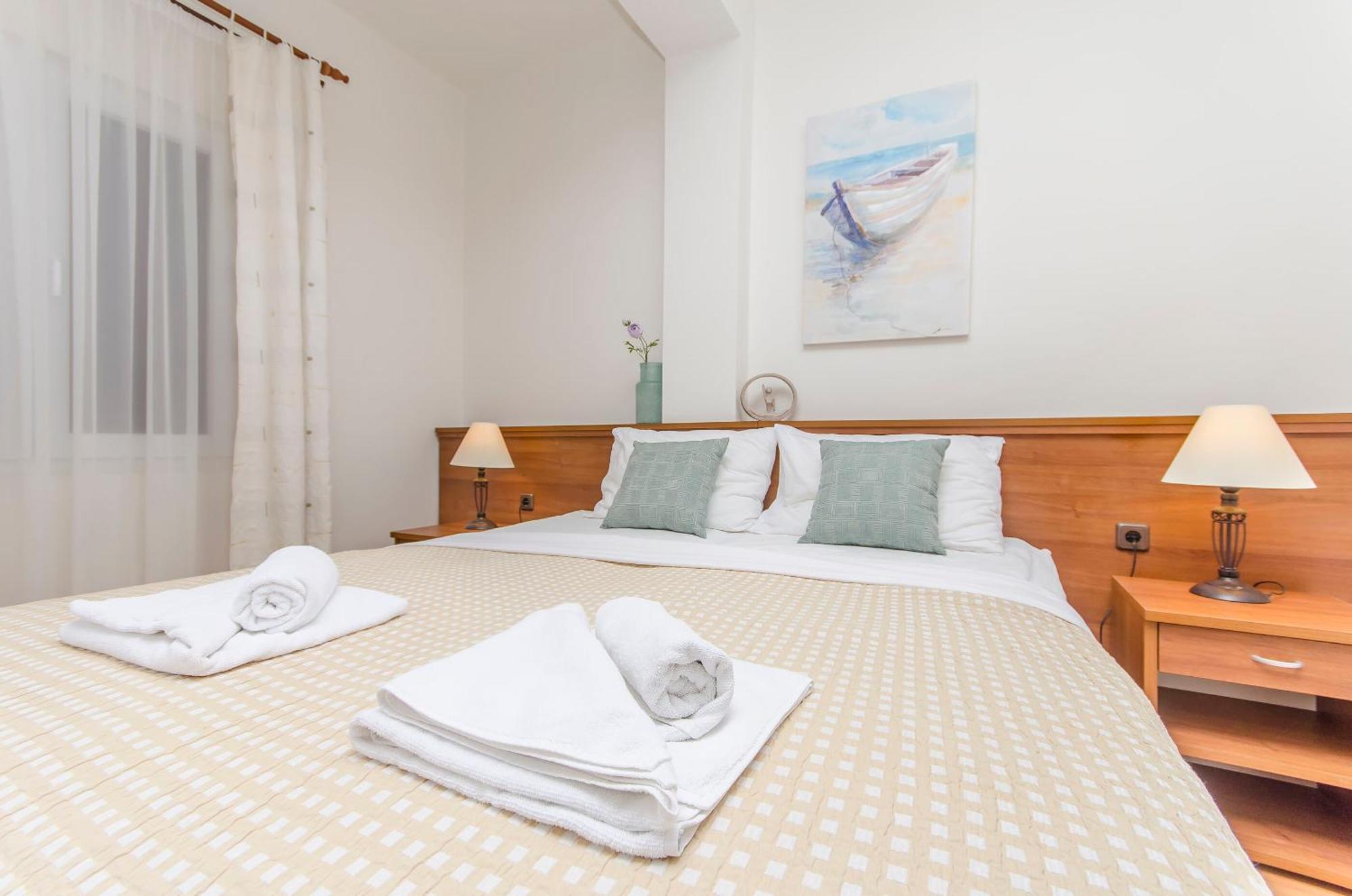 House Hotel Plava Laguna Tisno Exterior photo