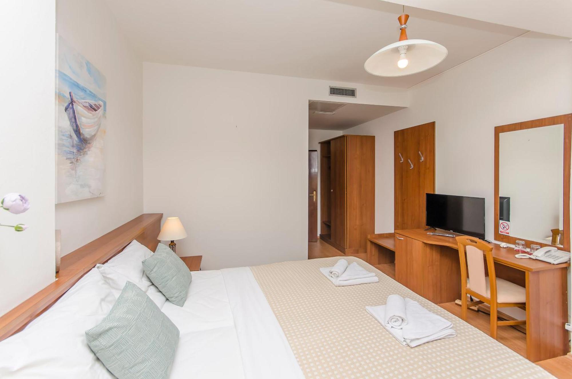 House Hotel Plava Laguna Tisno Exterior photo