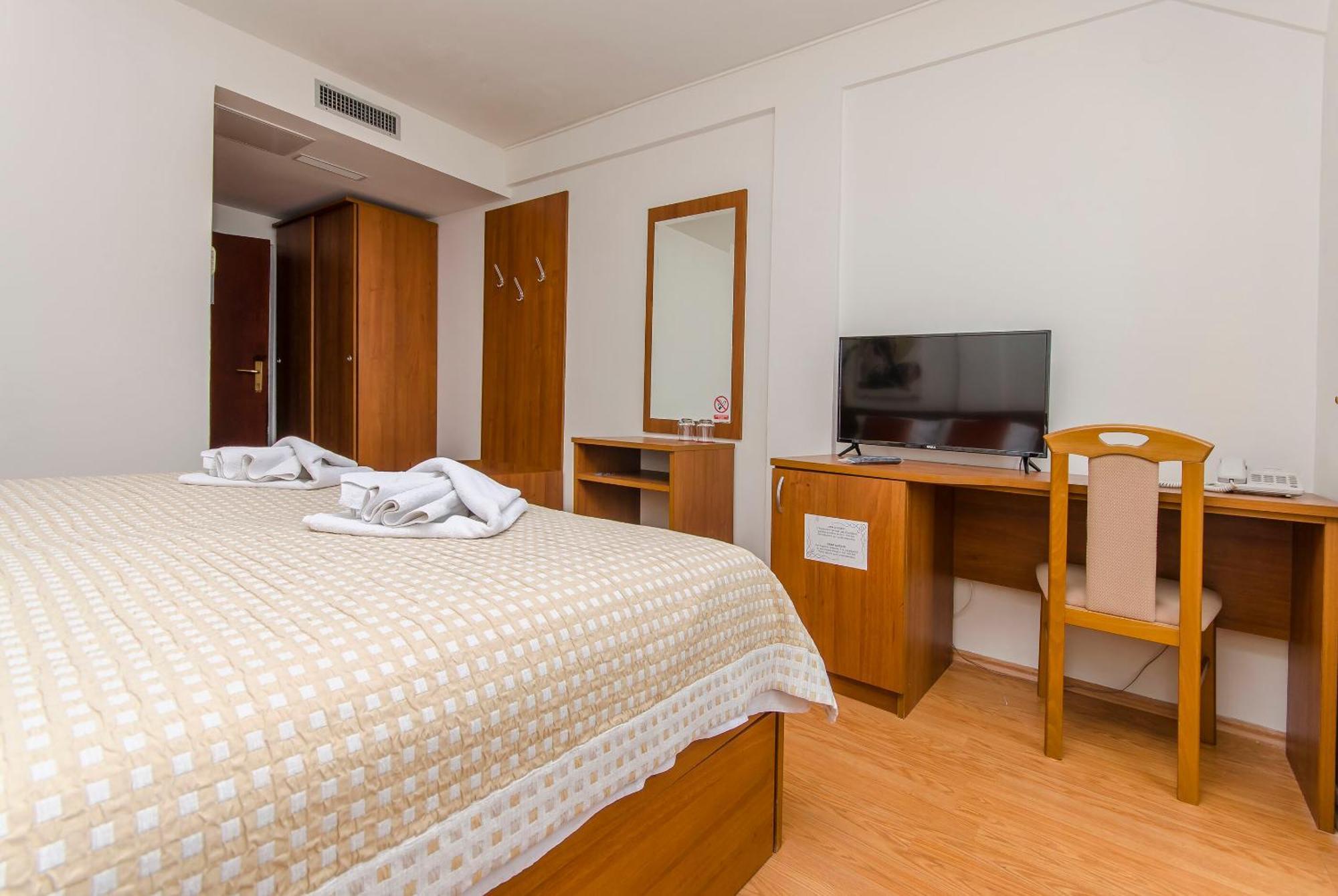 House Hotel Plava Laguna Tisno Exterior photo