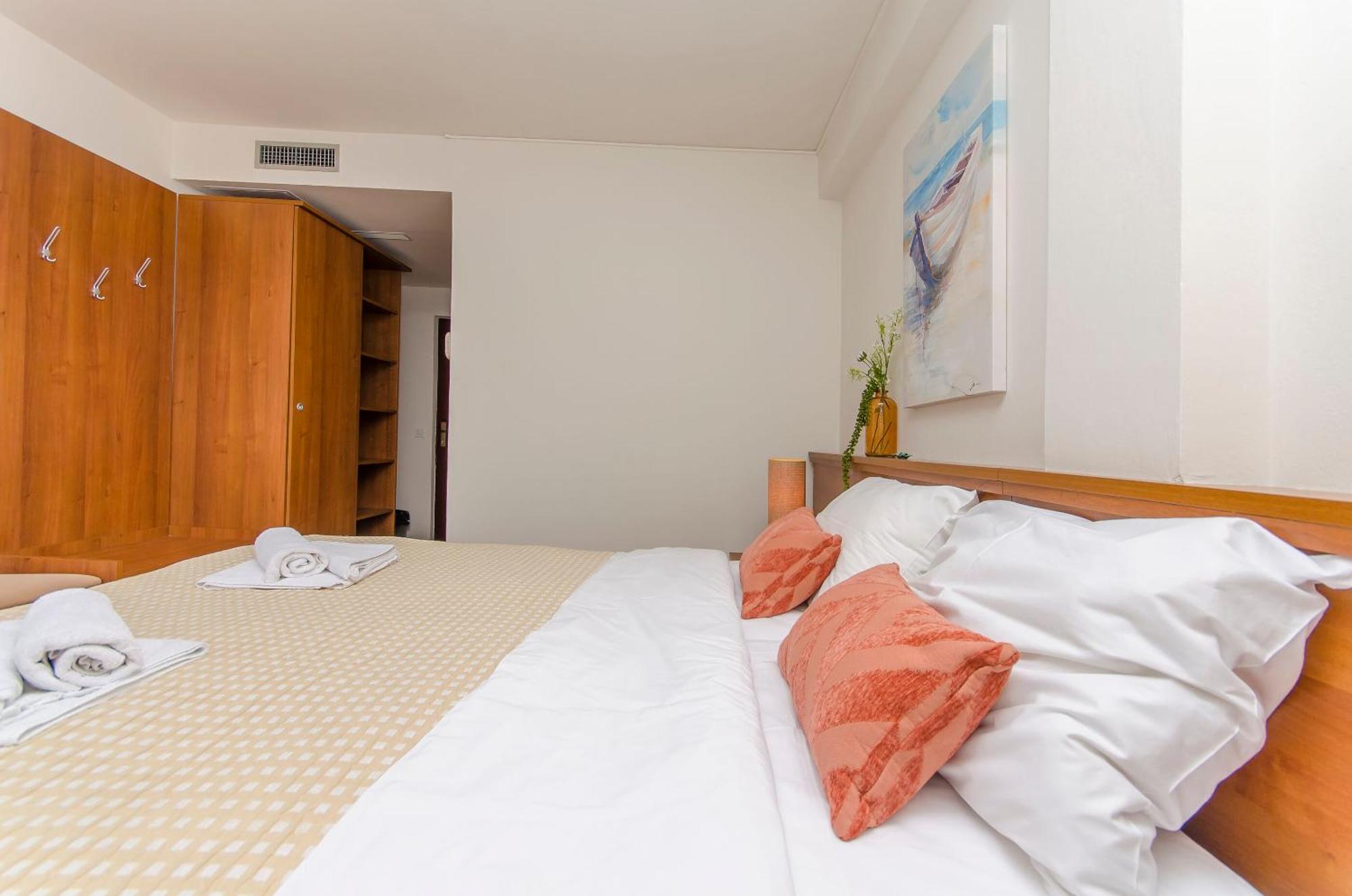 House Hotel Plava Laguna Tisno Exterior photo