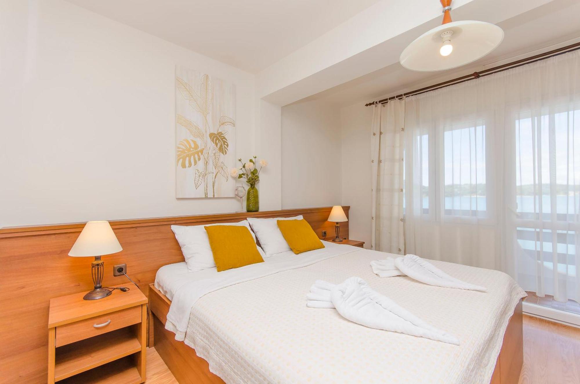 House Hotel Plava Laguna Tisno Exterior photo