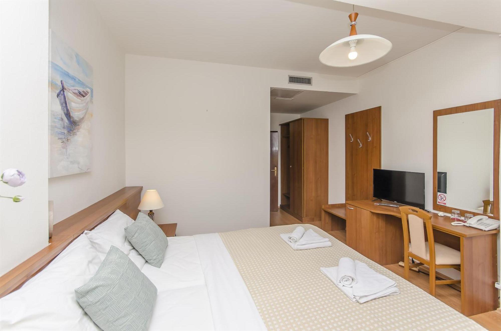 House Hotel Plava Laguna Tisno Exterior photo
